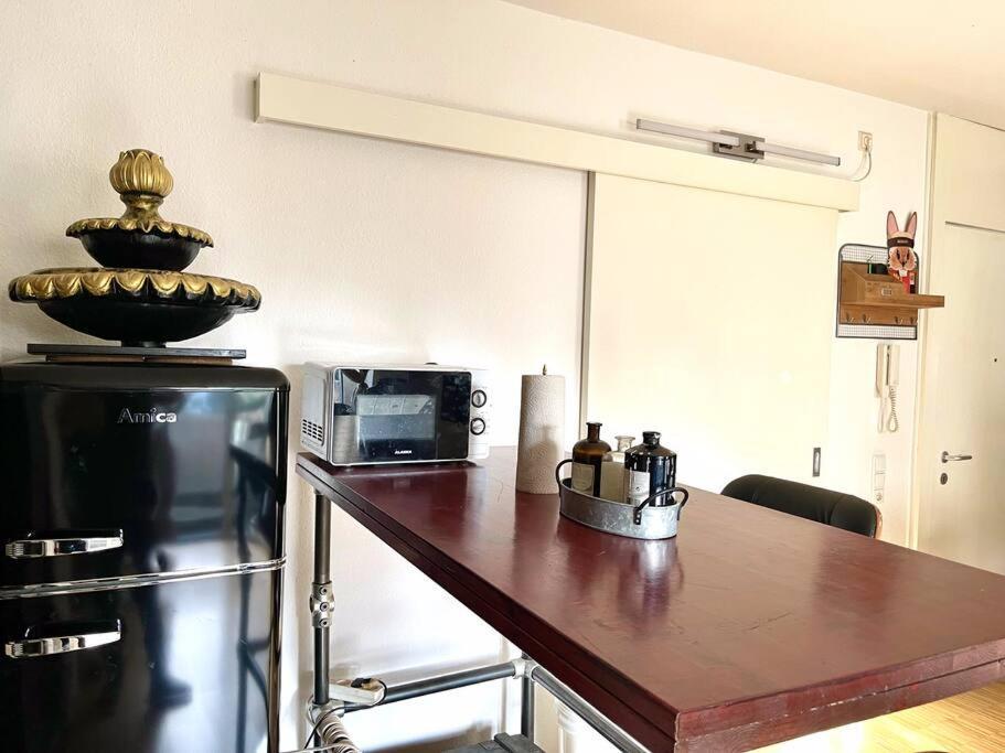 - Chilliges Zimmer In Duesseldorf Mit Balkon & Kueche; Big Tv And Bed - Düsseldorf Exterior foto